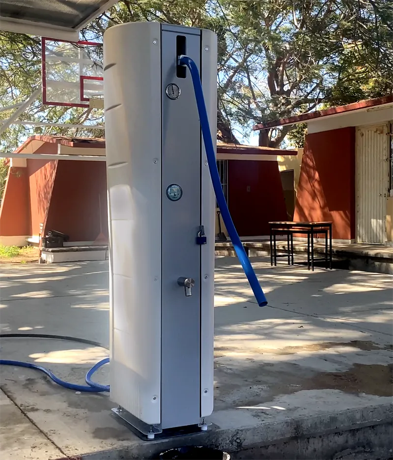 Planta potabilizadora Villagepump instalada en un patio escolar